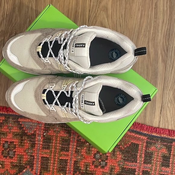 Women’s Karu runners size 9. Worn a few times, a bit big for me. - Picture 5 of 6